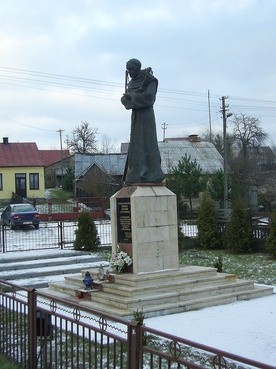 Był jednym z pierwszych, który wprowadził język polski do nabożeństw kościelnych