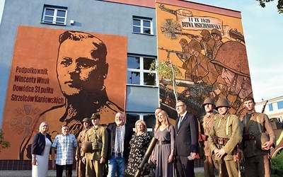 Malunki upamiętniają bohaterów bitwy mszczonowskiej.