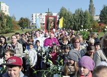 ▲	Droga do kościoła Matki Bożej Różańcowej w Lublinie,  4 października 2014 roku.