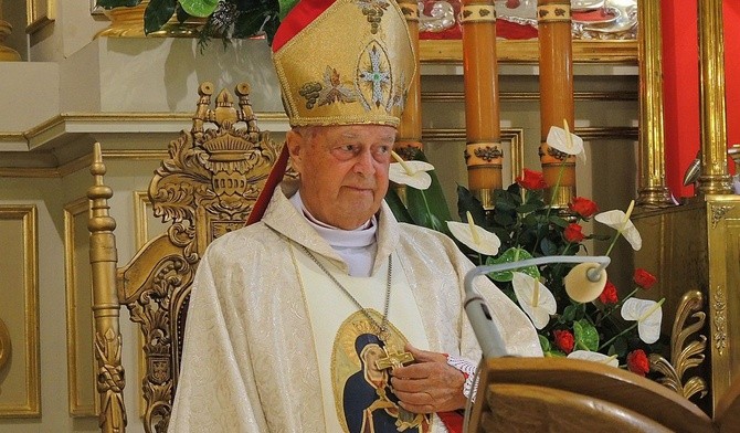 85-letni bp Adam Dyczkowski, pochodzący z kęckiej parafii świętych Małgorzaty i Katarzyny