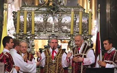 ▼	Mszy św. w archikatedrze wawelskiej przewodniczył bp K. Nitkiewicz.