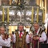 ▼	Mszy św. w archikatedrze wawelskiej przewodniczył bp K. Nitkiewicz.