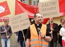 Ks. Stryczek stał się postacią rozpoznawalną w całej Polsce. Dlatego oskarżenia pod jego adresem były szeroko komentowane w mediach.