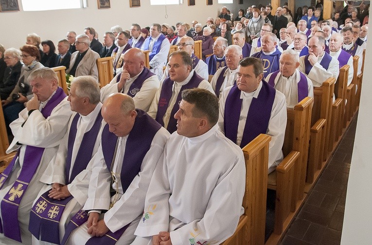 Pogrzeb ks. Jana Guzowskiego cz. 1