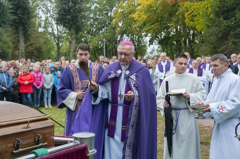 Pogrzeb ks. Jana Guzowskiego cz. 2