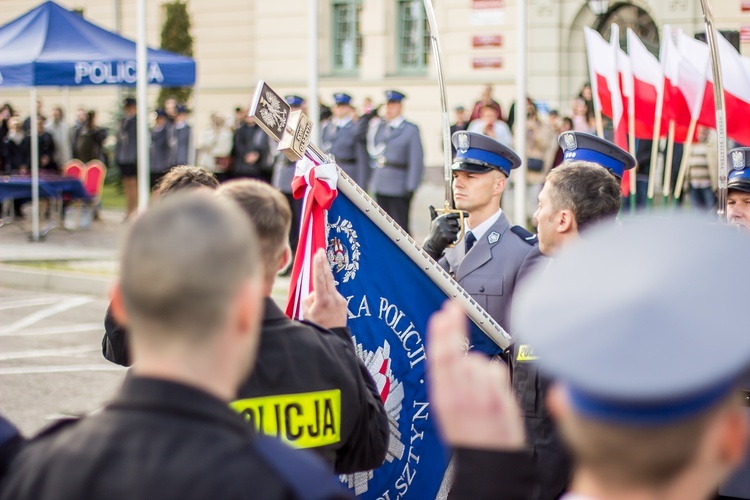 Sztandar dla policji w Ostródzie