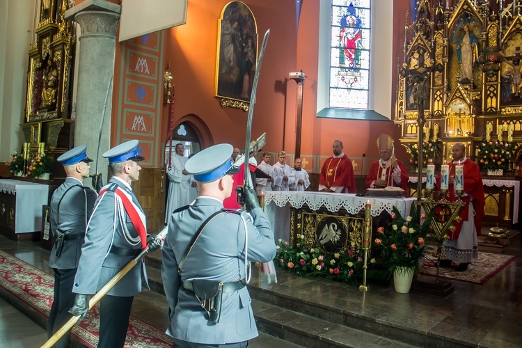 Sztandar dla policji w Ostródzie