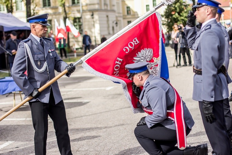 Sztandar dla policji w Ostródzie