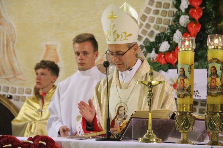 Pielgrzymka Arcybractwa Straży Honorowej NSPJ do Mikołajowic