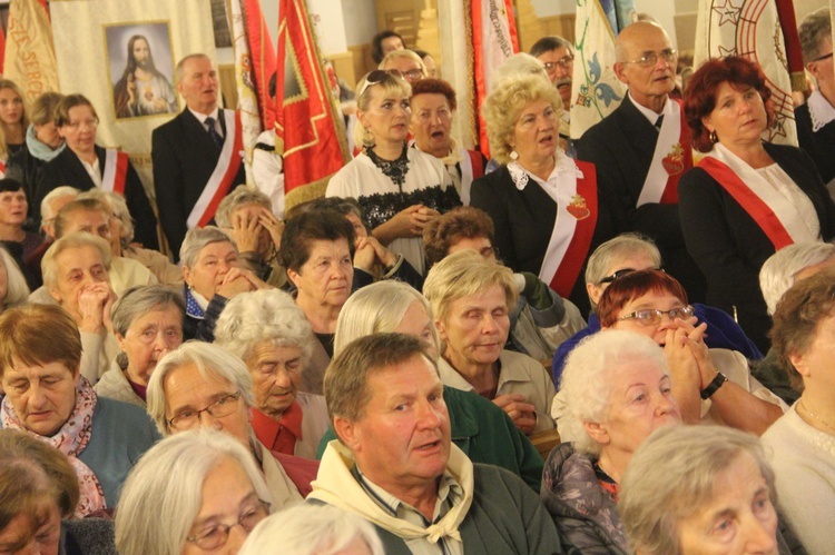 Pielgrzymka Arcybractwa Straży Honorowej NSPJ do Mikołajowic