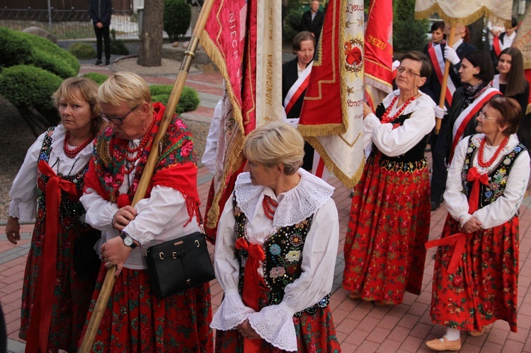 Pielgrzymka Arcybractwa Straży Honorowej NSPJ do Mikołajowic