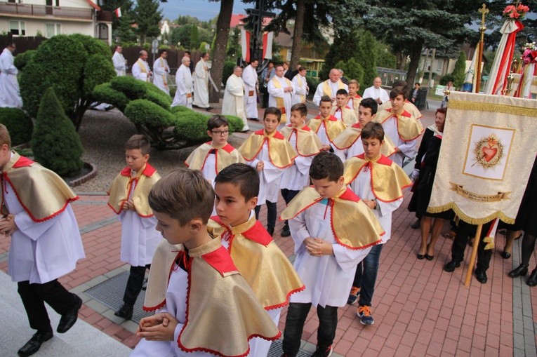 Pielgrzymka Arcybractwa Straży Honorowej NSPJ do Mikołajowic