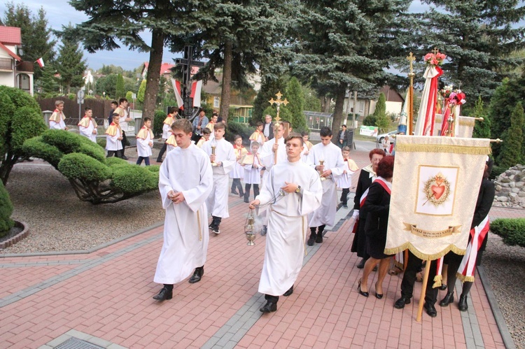 Pielgrzymka Arcybractwa Straży Honorowej NSPJ do Mikołajowic