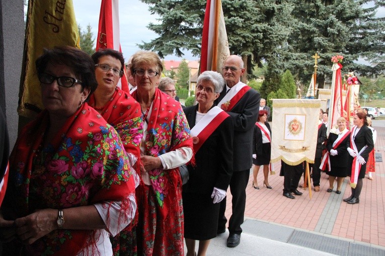 Pielgrzymka Arcybractwa Straży Honorowej NSPJ do Mikołajowic