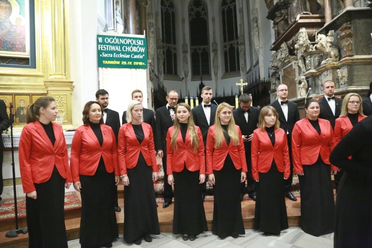 "Lutnia" podczas festiwalowego występu w Tarnowie