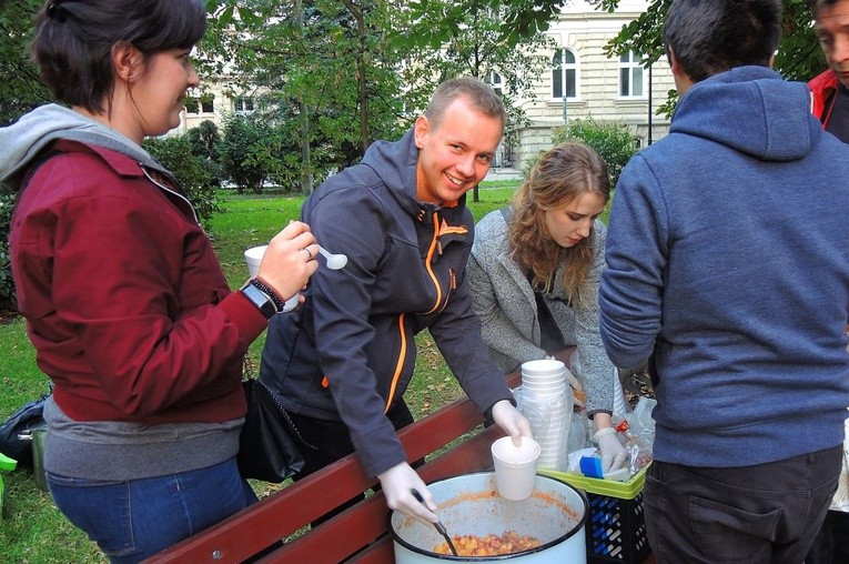 "Zupa za Ratuszem" – dziś fasolka po bretońsku