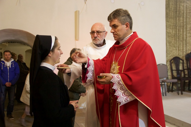 Krzyż pełen prawdziwej miłości