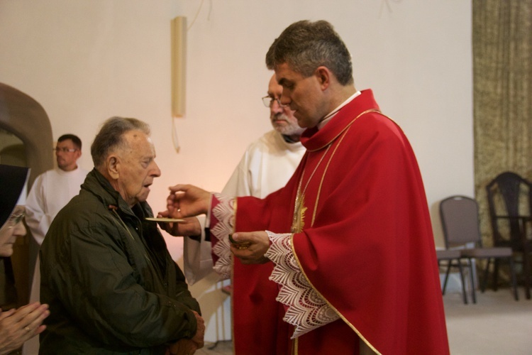 Krzyż pełen prawdziwej miłości