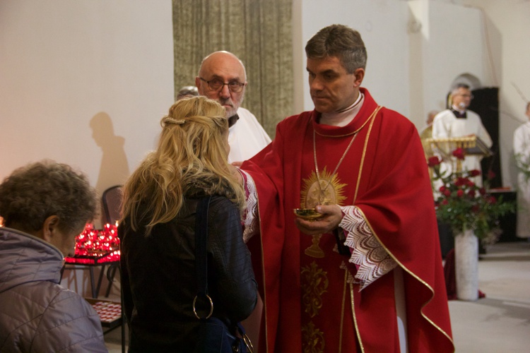 Krzyż pełen prawdziwej miłości