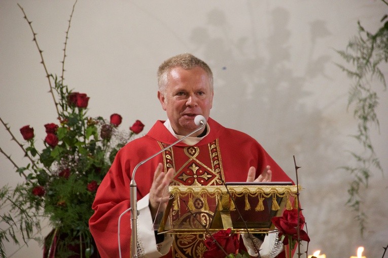 Krzyż pełen prawdziwej miłości