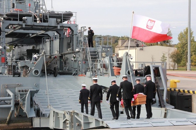 Adm. Józef Unrug powrócił do ojczyzny