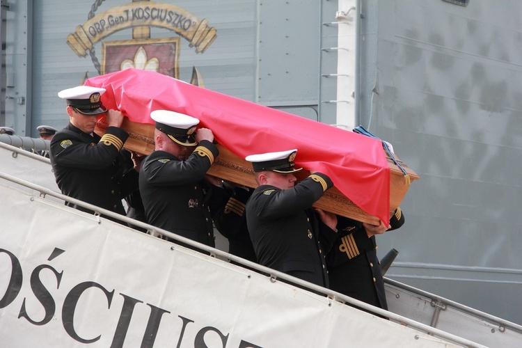 Adm. Józef Unrug powrócił do ojczyzny