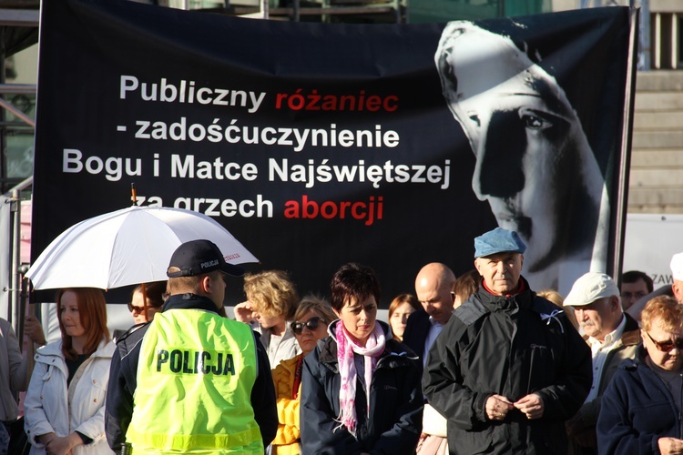 Publiczny różaniec za grzech aborcji w centrum Warszawy