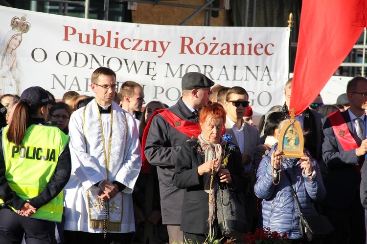 Publiczny różaniec za grzech aborcji w centrum Warszawy