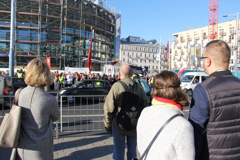 Publiczny różaniec za grzech aborcji w centrum Warszawy
