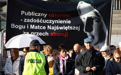 Publiczny różaniec za grzech aborcji w centrum Warszawy