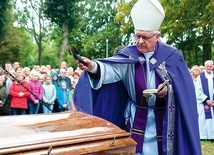 Uroczystościom przewodniczył bp Edward Dajczak.