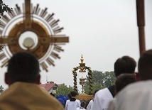 ▲	Po centralnej Mszy św. odpustowej (niedziela) ulicami miasta przejdzie procesja eucharystyczna, w której będą niesione relikwie.