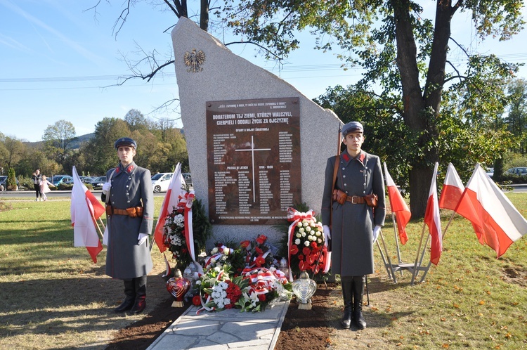 Męcina - obelisk ofiar wojen