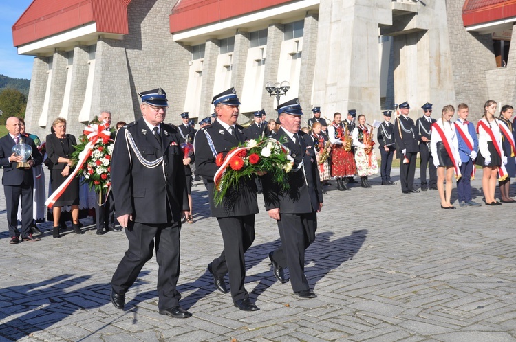 Męcina - obelisk ofiar wojen