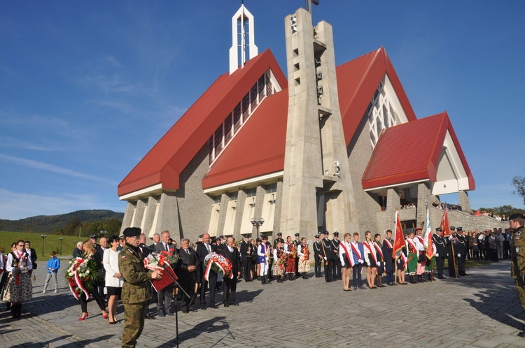 Męcina - obelisk ofiar wojen