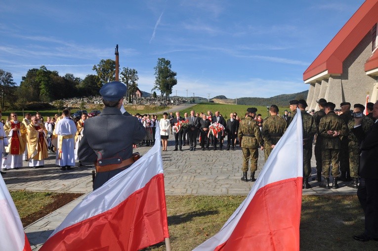 Męcina - obelisk ofiar wojen