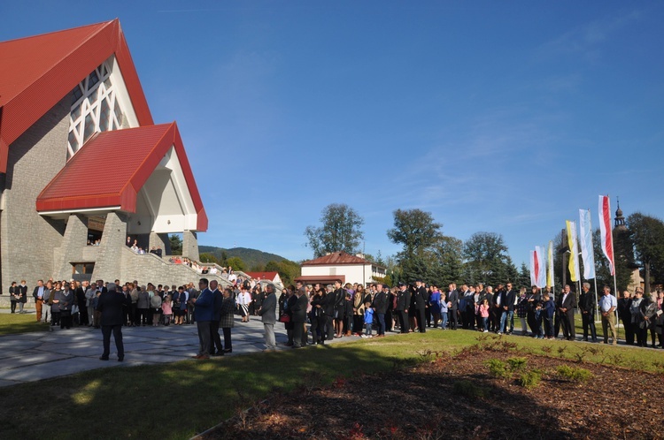 Męcina - obelisk ofiar wojen