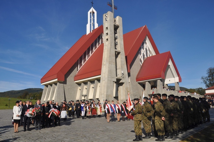 Męcina - obelisk ofiar wojen