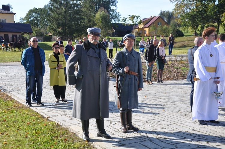 Męcina - obelisk ofiar wojen