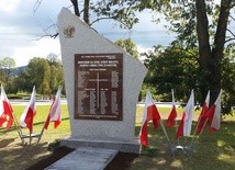 Męcina - obelisk ofiar wojen