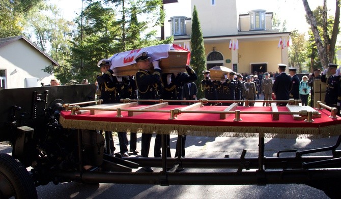 Uroczystości pogrzebowe admirała Józefa Unruga w Helu.