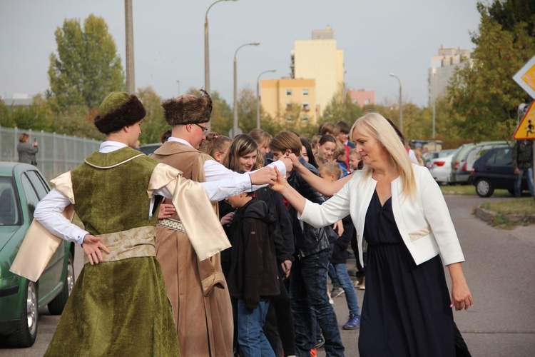 W Katoliku niepodległość Polski uczcili polonezem 