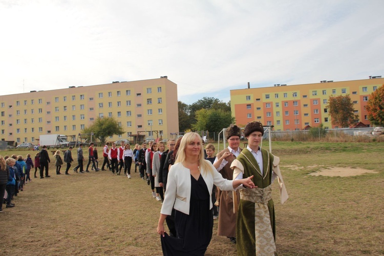 W Katoliku niepodległość Polski uczcili polonezem 