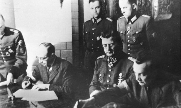 74 lata temu upadło Powstanie Warszawskie