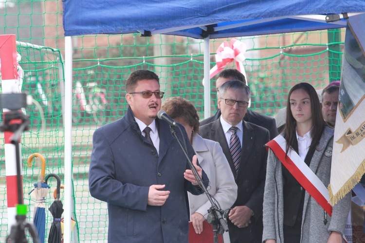 Borzęcin Dolny - nadanie imienia, otwarcie boiska