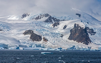 Podwodny mur wokół Antarktydy zatrzyma topnienie lodowców?