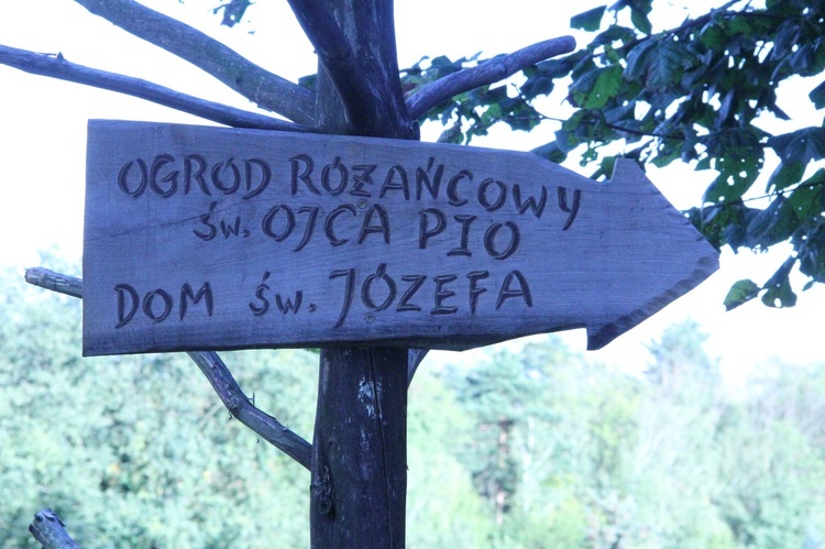 Ogród różańcowy św. Ojca Pio na Jamnej