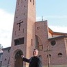 Oto pierwszy rzymskokatolicki  kościół na Sichowie  – przedstawia ks. Jacek Kocur, budowniczy świątyni.