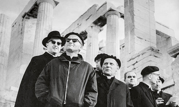 Karol Wojtyła zwiedzał Areopag podczas podróży do Grecji przy okazji pielgrzymki do Ziemi Świętej w grudniu 1963 r. Zdjęcie pochodzi z książki „Kazanie na Areopagu”.