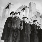 Karol Wojtyła zwiedzał Areopag podczas podróży do Grecji przy okazji pielgrzymki do Ziemi Świętej w grudniu 1963 r. Zdjęcie pochodzi z książki „Kazanie na Areopagu”.
